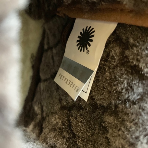 UGG Adirondack Boot II Luxe Quilt Waterproof - Picture 10 of 11